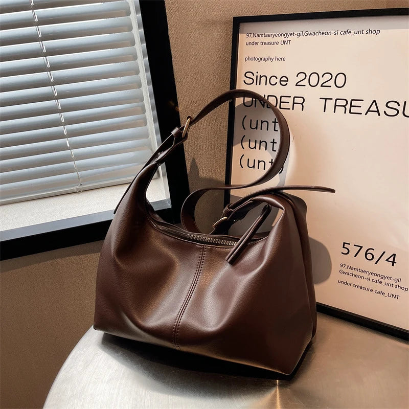 Soft leather shoulder crossbody bag, new fashion retro dumpling bag, large capacity tote bag