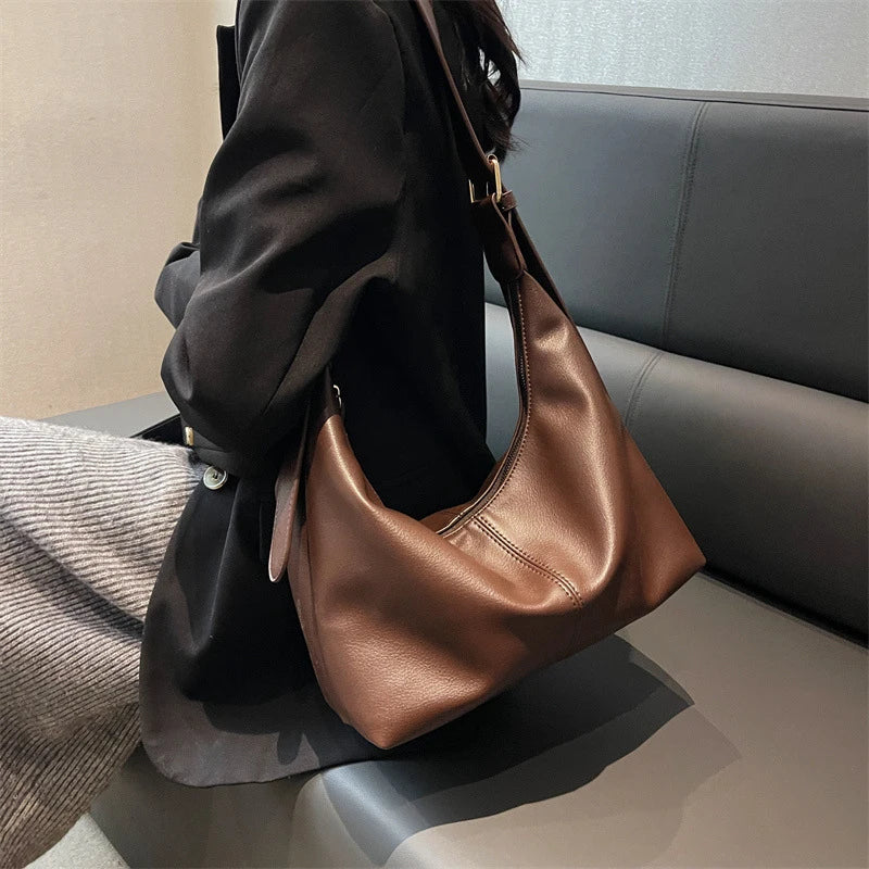 Soft leather shoulder crossbody bag, new fashion retro dumpling bag, large capacity tote bag