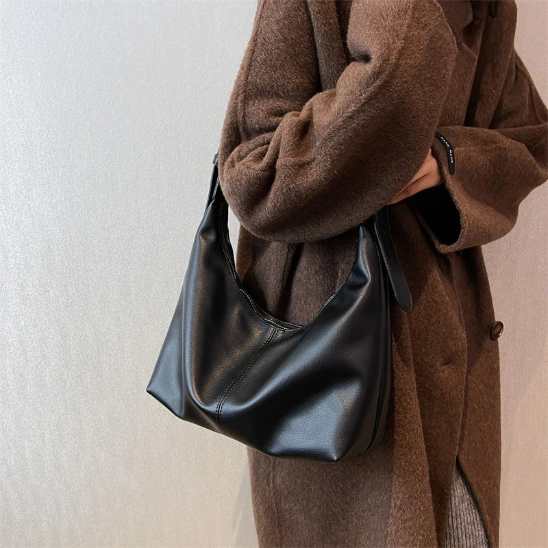 Soft leather shoulder crossbody bag, new fashion retro dumpling bag, large capacity tote bag